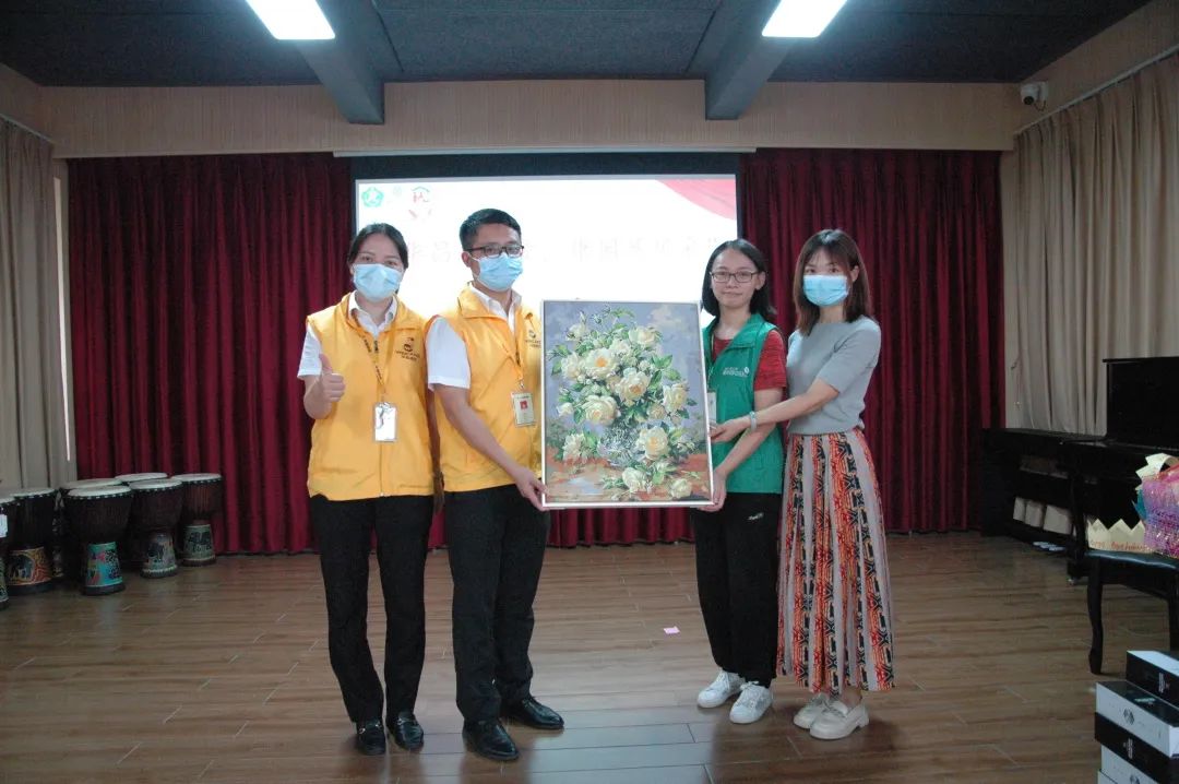 推行社会责任,彰显企业继续|南宫NG28集团前往狮山镇小塘社区康园中心开展慰问运动